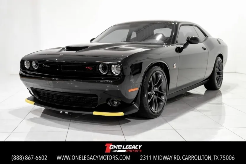 2023 Dodge Challenger R/T Scat Pack photo 1