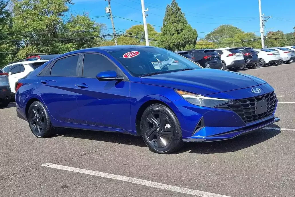 2023 Hyundai Elantra SEL photo 1