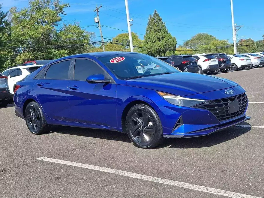 2023 Hyundai Elantra SEL photo 1
