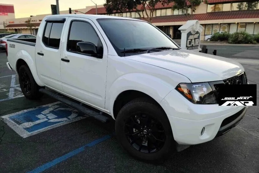 2019 Nissan Frontier SV Crew Cab photo 1