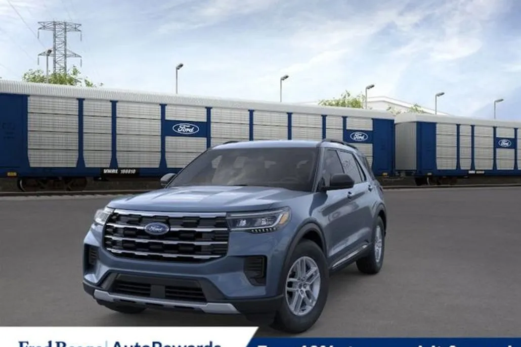 2025 Ford Explorer photo 1
