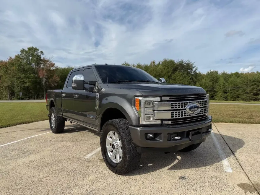 2018 Ford F-250 Platinum photo 1
