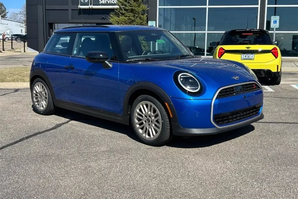 2025 Mini Cooper 2 Door Hardtop S Iconic photo 1