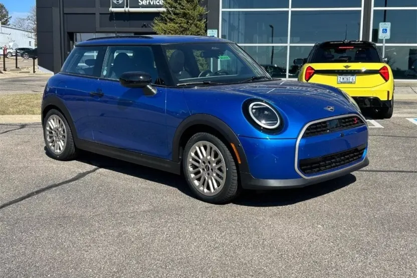 2025 Mini Cooper 2 Door Hardtop S Iconic photo 1