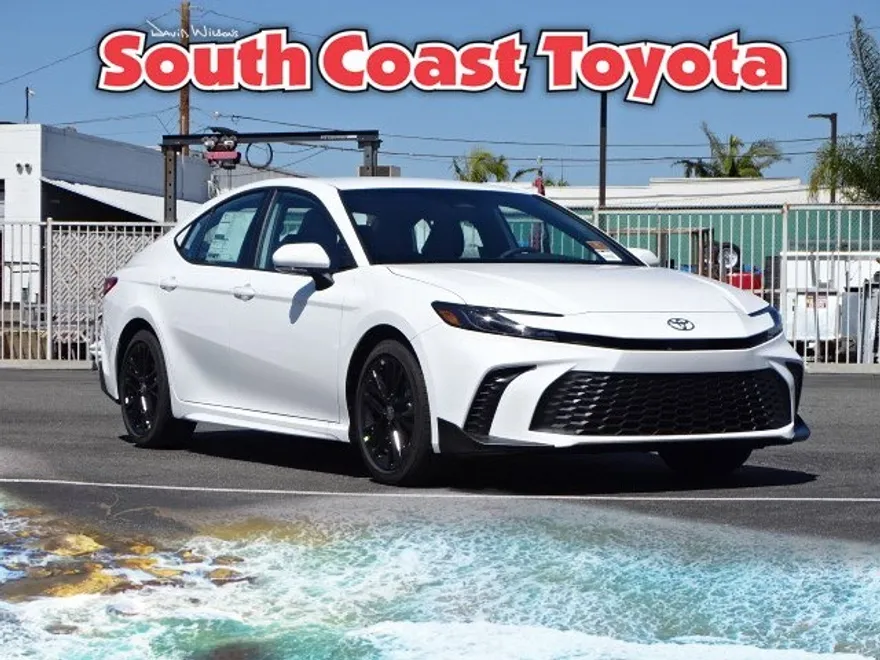 2025 Toyota Camry SE photo 1