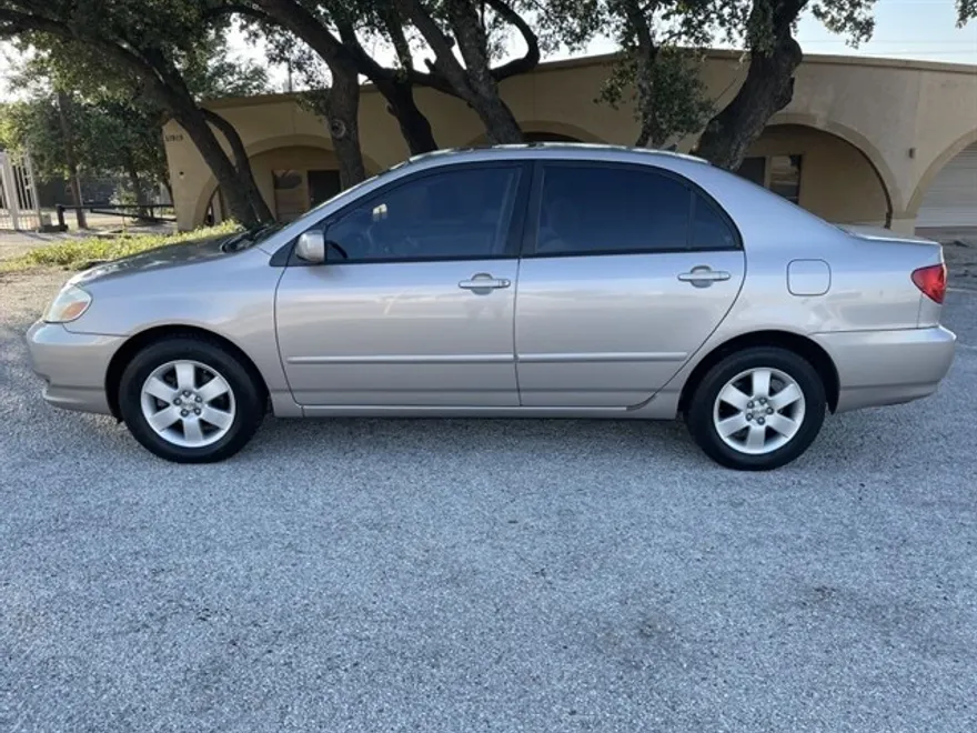 2003 Toyota Corolla LE photo 1