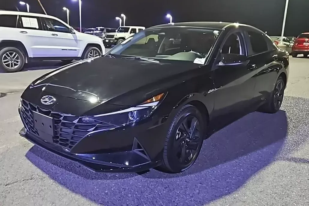 2022 Hyundai Elantra SEL Convenience photo 1