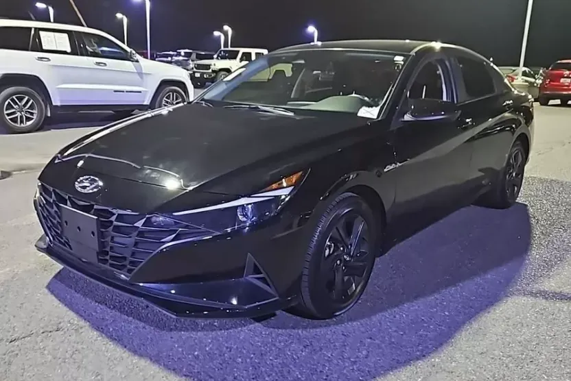 2022 Hyundai Elantra SEL Convenience photo 1