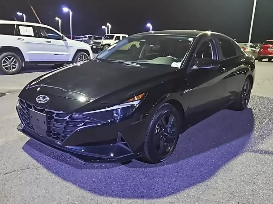 2022 Hyundai Elantra SEL Convenience photo 1