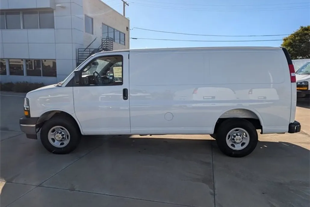 2025 Chevrolet Express Cargo 2500 photo 1