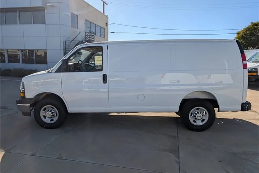 2025 Chevrolet Express Cargo 2500 photo 1
