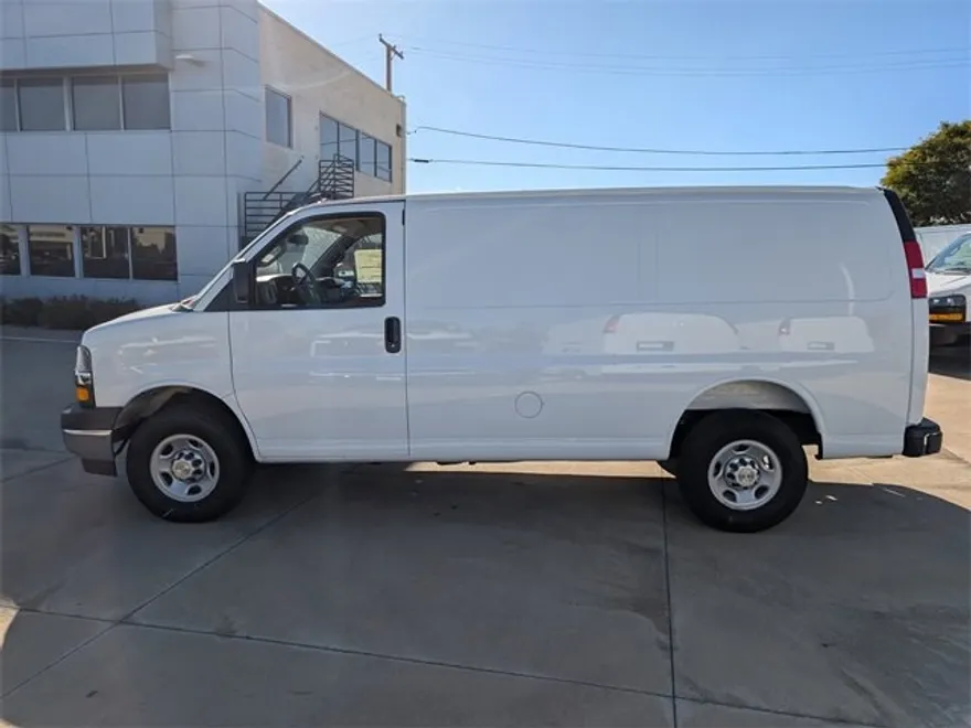 2025 Chevrolet Express Cargo 2500 photo 1
