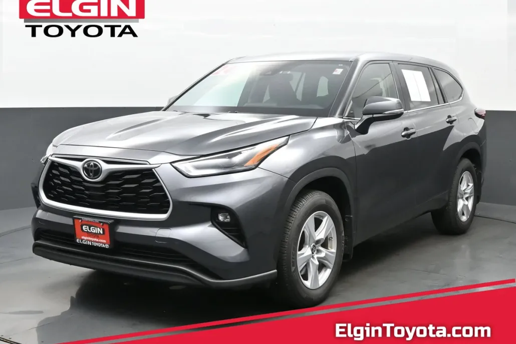 2024 Toyota Highlander LE photo 1