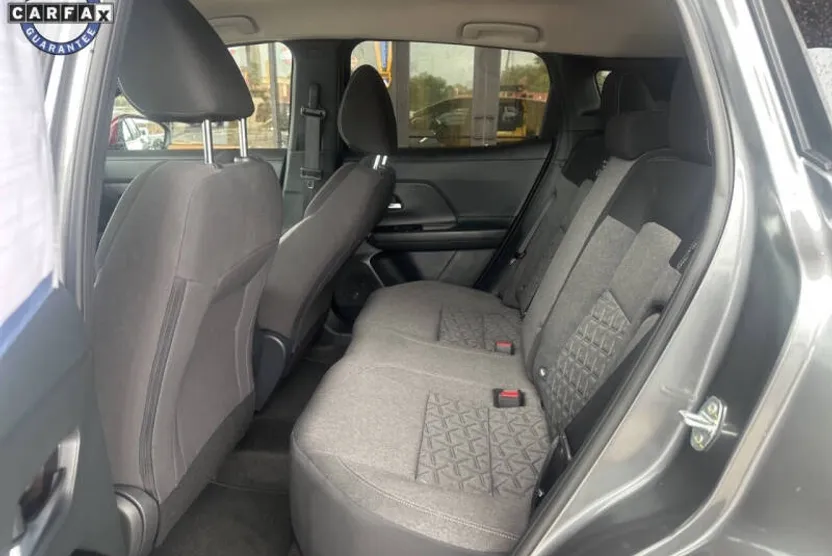 2025 Nissan Kicks SV photo 1