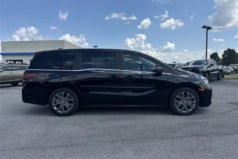 2025 Honda Odyssey Touring photo 1