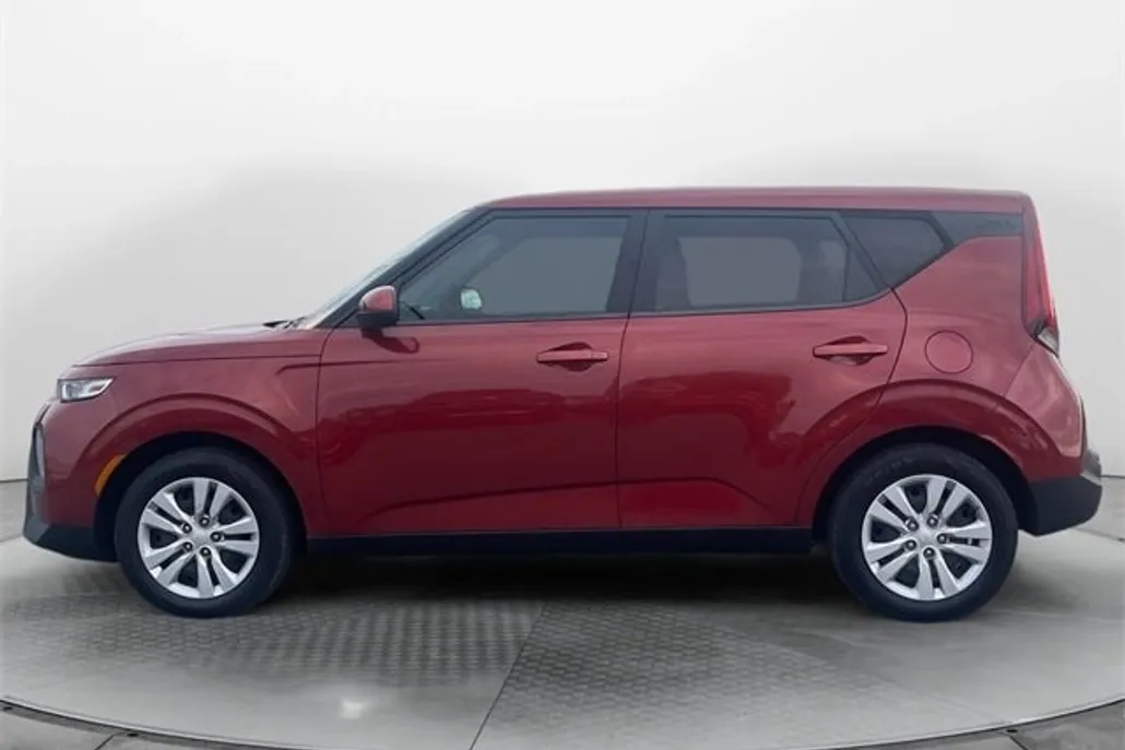 2022 Kia Soul LX photo 1