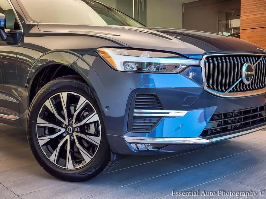 2023 Volvo XC60 Plus photo 1