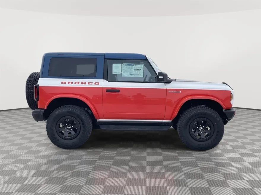 2025 Ford Bronco First Edition photo 6