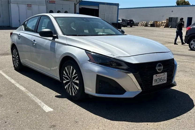 2024 Nissan Altima SV photo 1