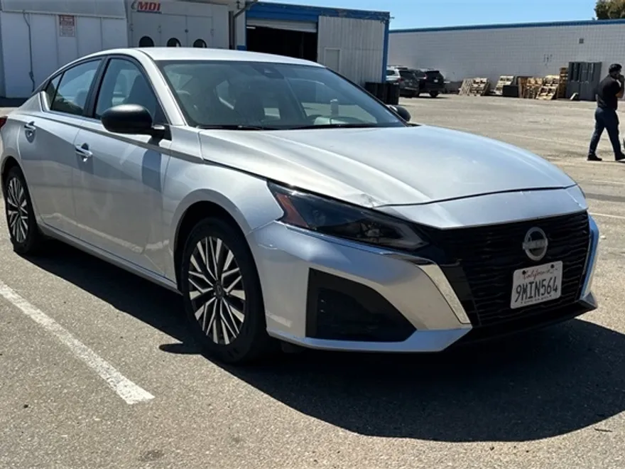 2024 Nissan Altima SV photo 1