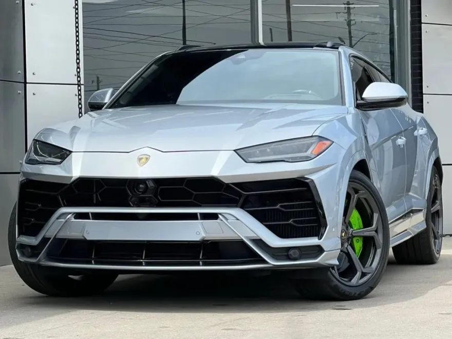 2022 Lamborghini Urus photo 1