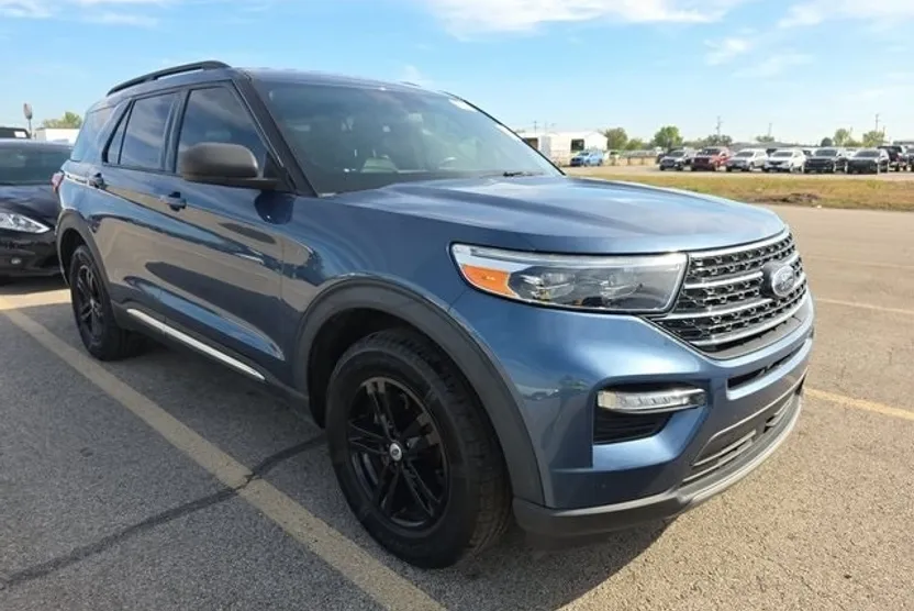 2020 Ford Explorer XLT photo 1