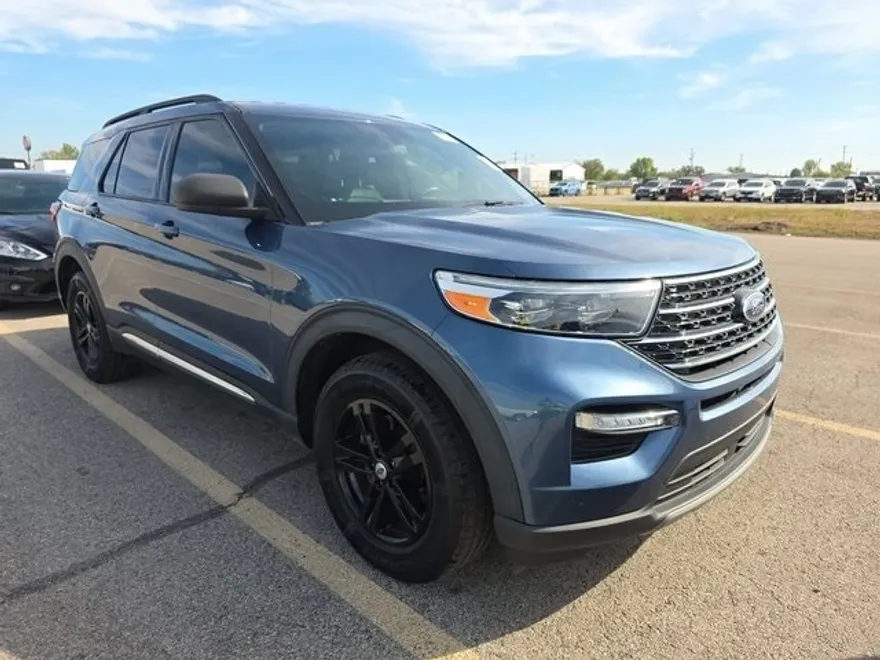 2020 Ford Explorer XLT photo 1