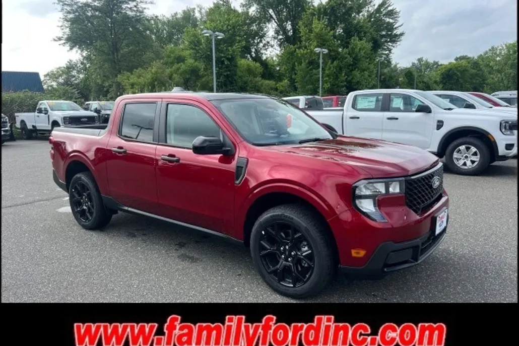 2025 Ford Maverick XLT photo 1