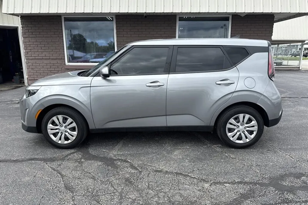 2024 Kia Soul LX photo 1