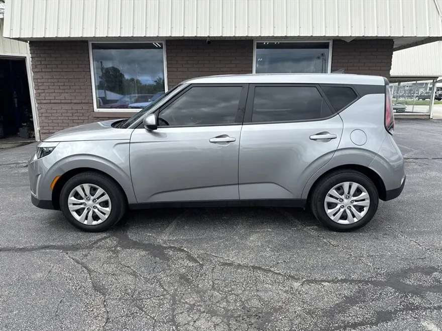 2024 Kia Soul LX photo 1