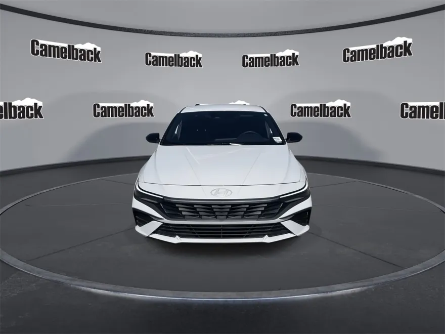 2025 Hyundai Elantra SEL Sport photo 2