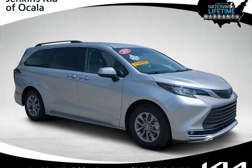 2021 Toyota Sienna XLE Hybrid photo 1