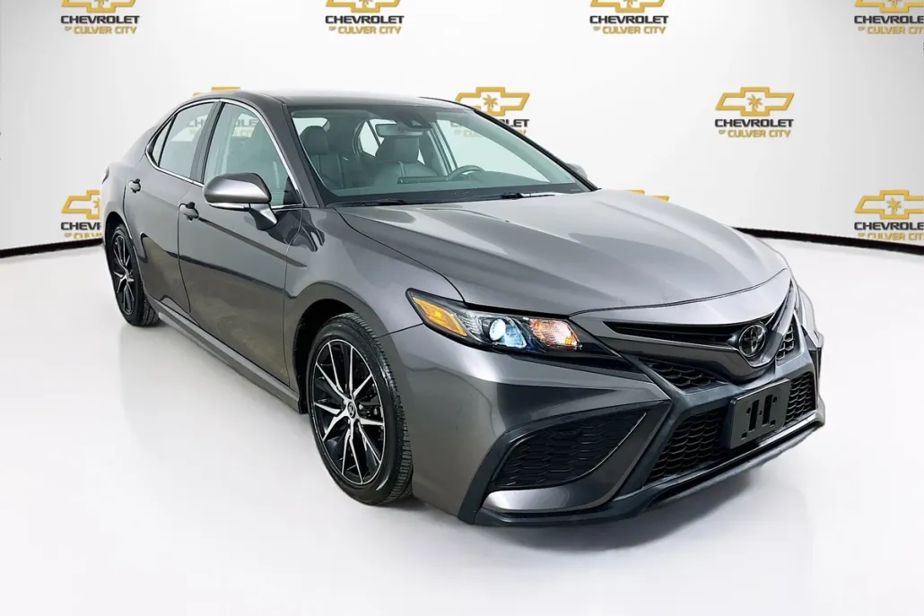 2023 Toyota Camry SE photo 1