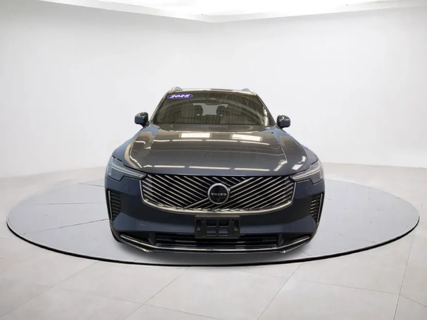 2025 Volvo XC90 Plus photo 1