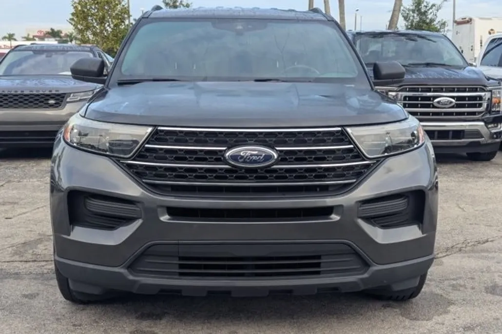 2020 Ford Explorer XLT photo 1