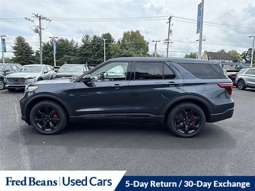 2022 Ford Explorer ST photo 1