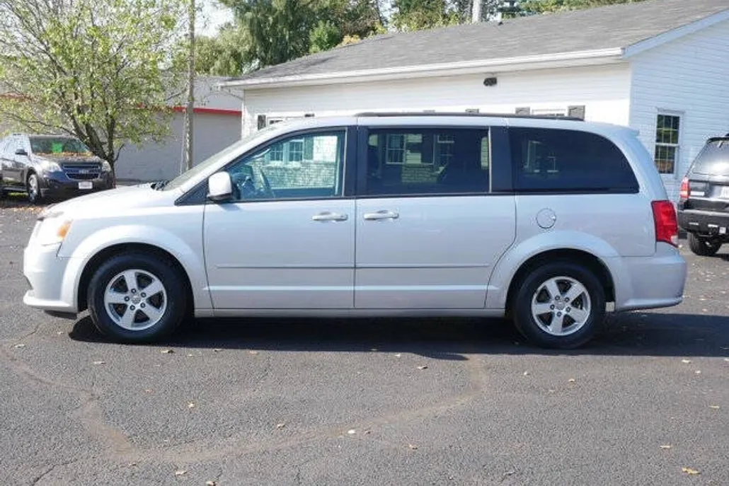 2012 Dodge Grand Caravan SXT photo 1
