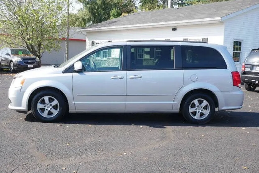 2012 Dodge Grand Caravan SXT photo 1