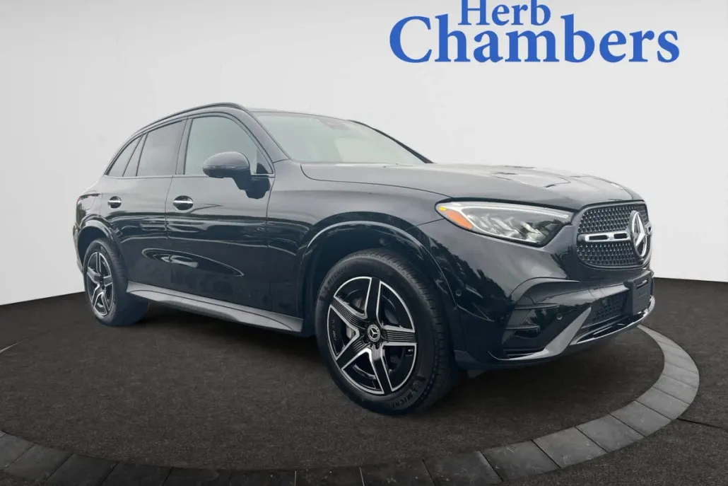 2025 Mercedes Benz GLC 300 4MATIC photo 1
