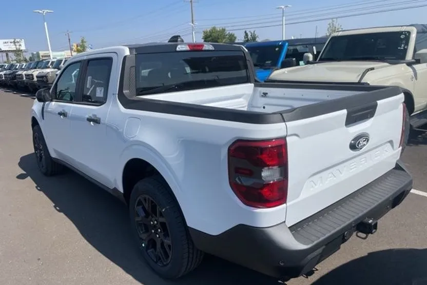 2025 Ford Maverick XLT photo 1