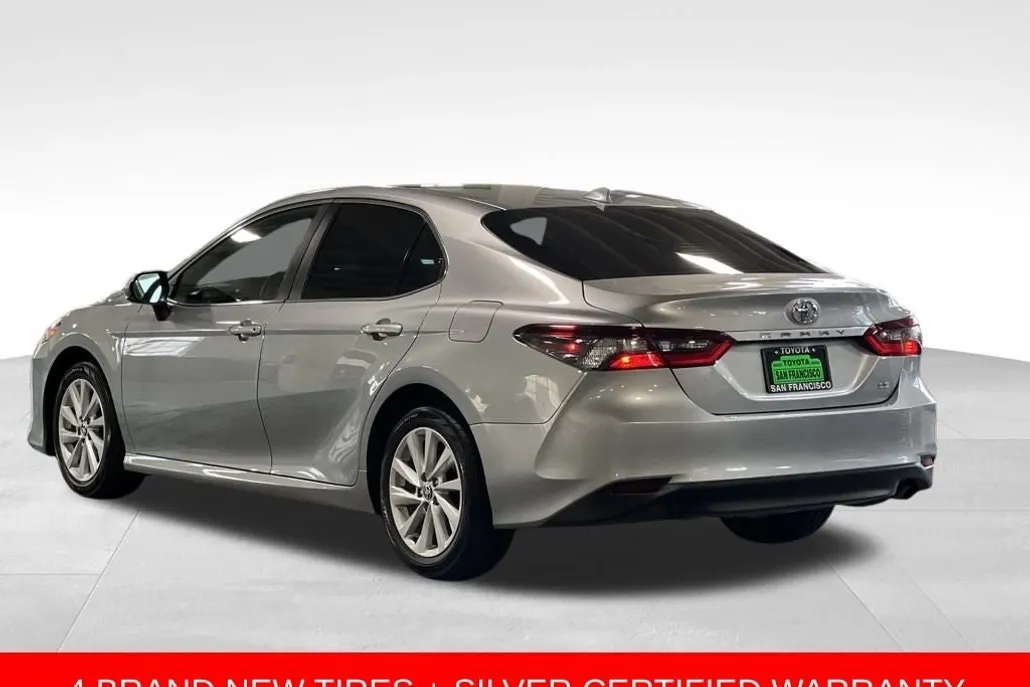 2023 Toyota Camry LE photo 1
