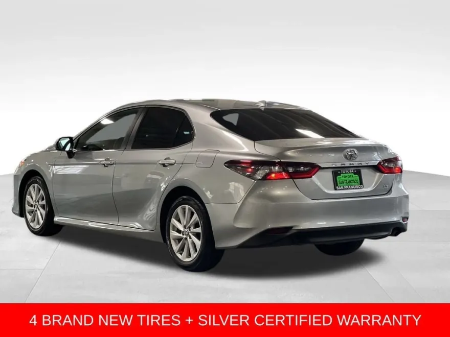 2023 Toyota Camry LE photo 1