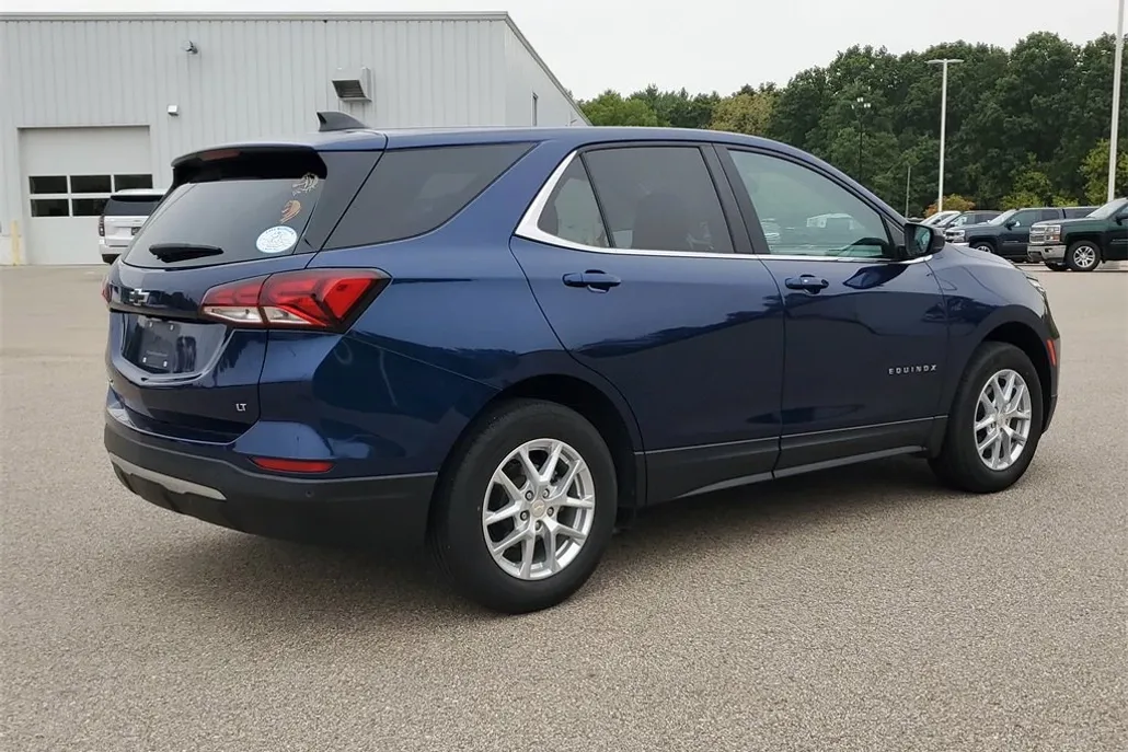 2022 Chevrolet Equinox LT photo 1