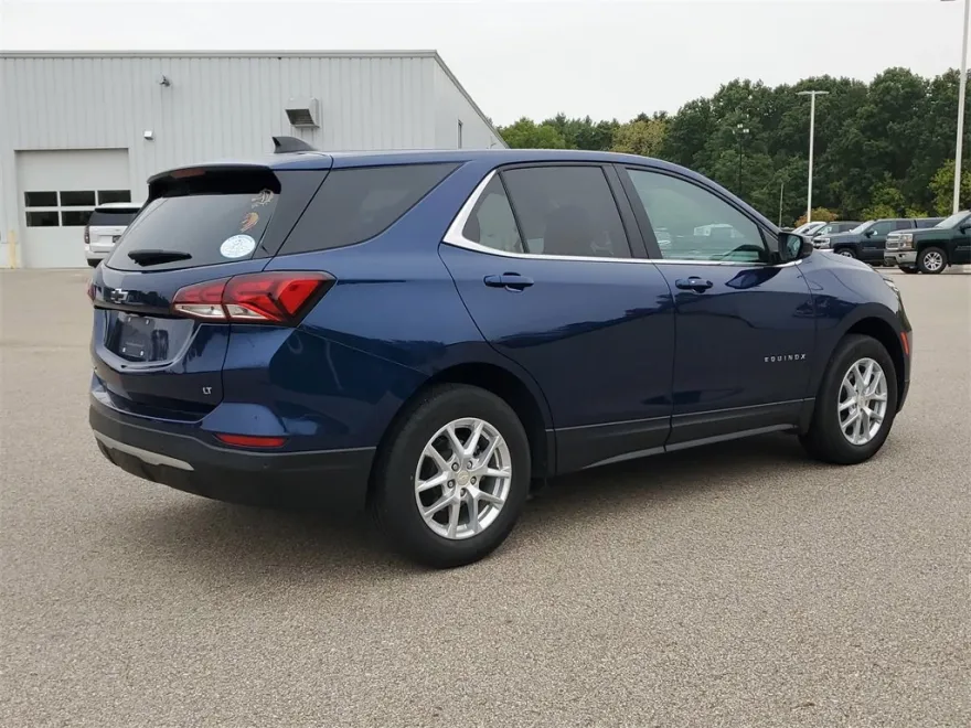 2022 Chevrolet Equinox LT photo 1