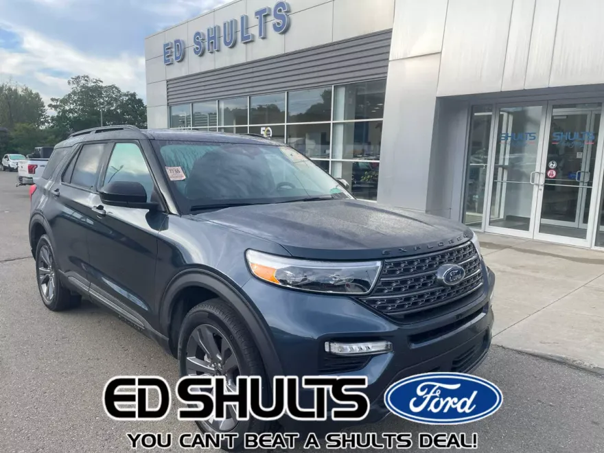 2023 Ford Explorer XLT photo 1