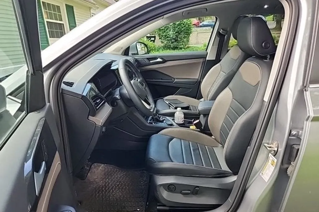 2022 Volkswagen Taos SEL photo 1