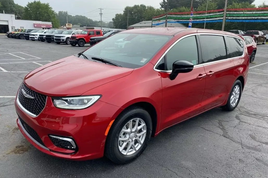 2026 Chrysler Pacifica photo 1