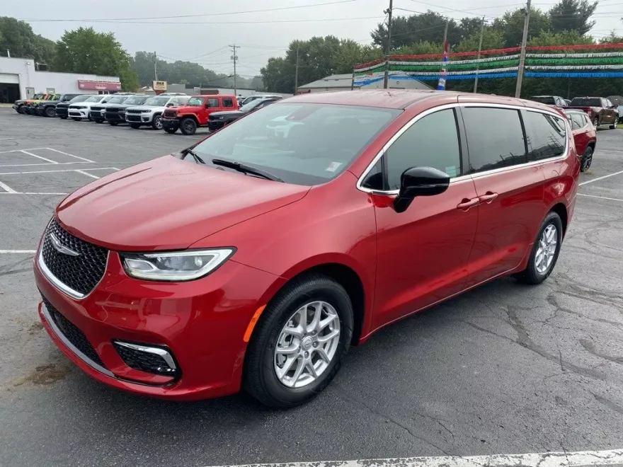 2026 Chrysler Pacifica photo 1