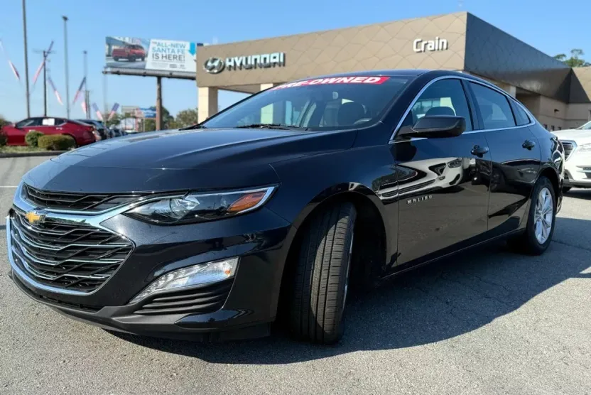 2023 Chevrolet Malibu 1LT photo 1
