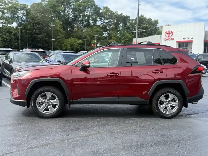 2022 Toyota RAV4 XLE photo 1